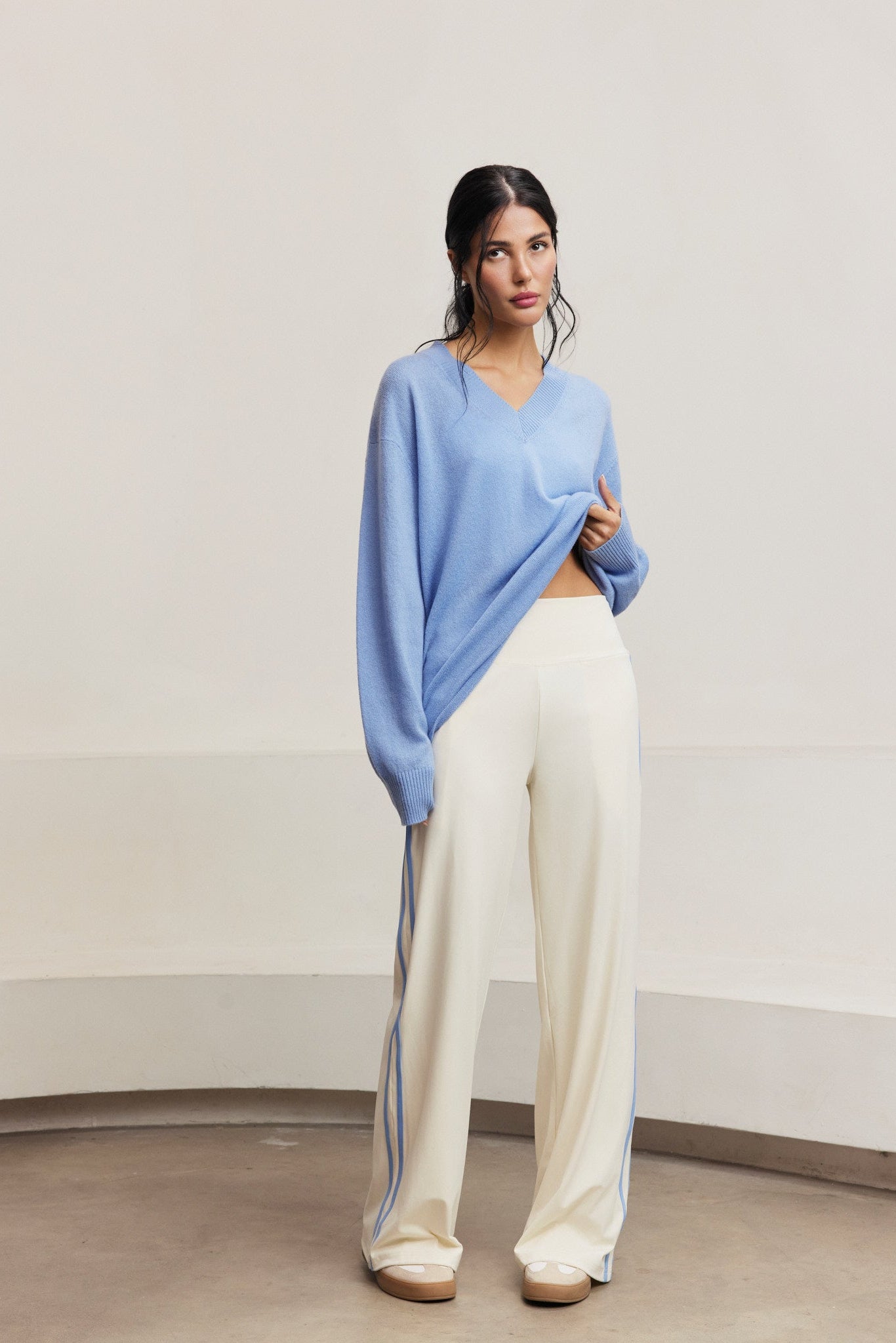 Carli V Neck Sweater - Brilliant Blue