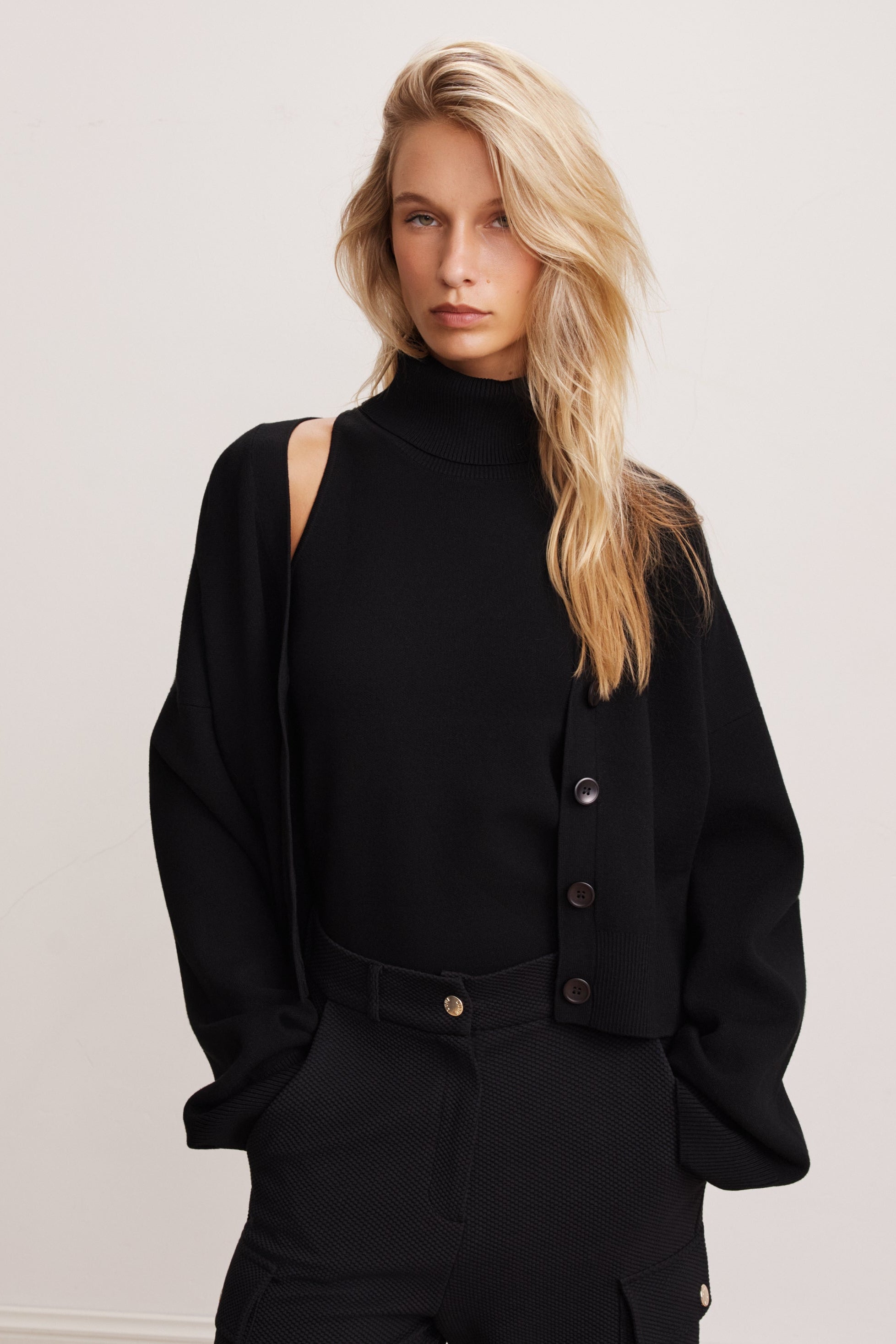 Olly Sleeveless Turtleneck - Black