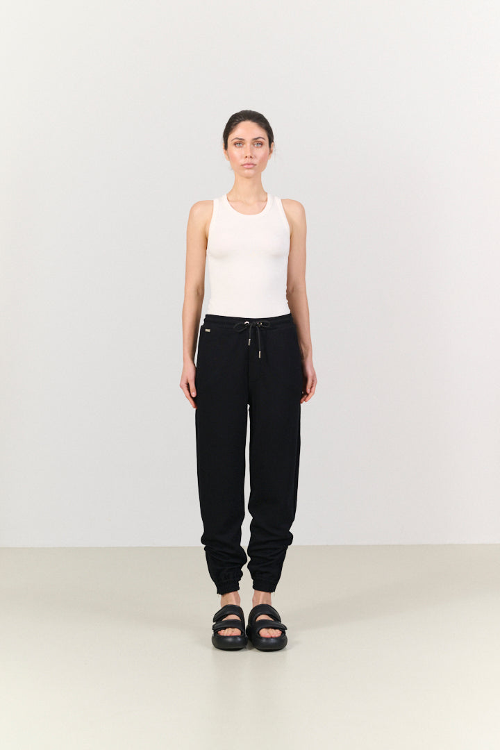 FOREST ESSENTIEL jogger - Black