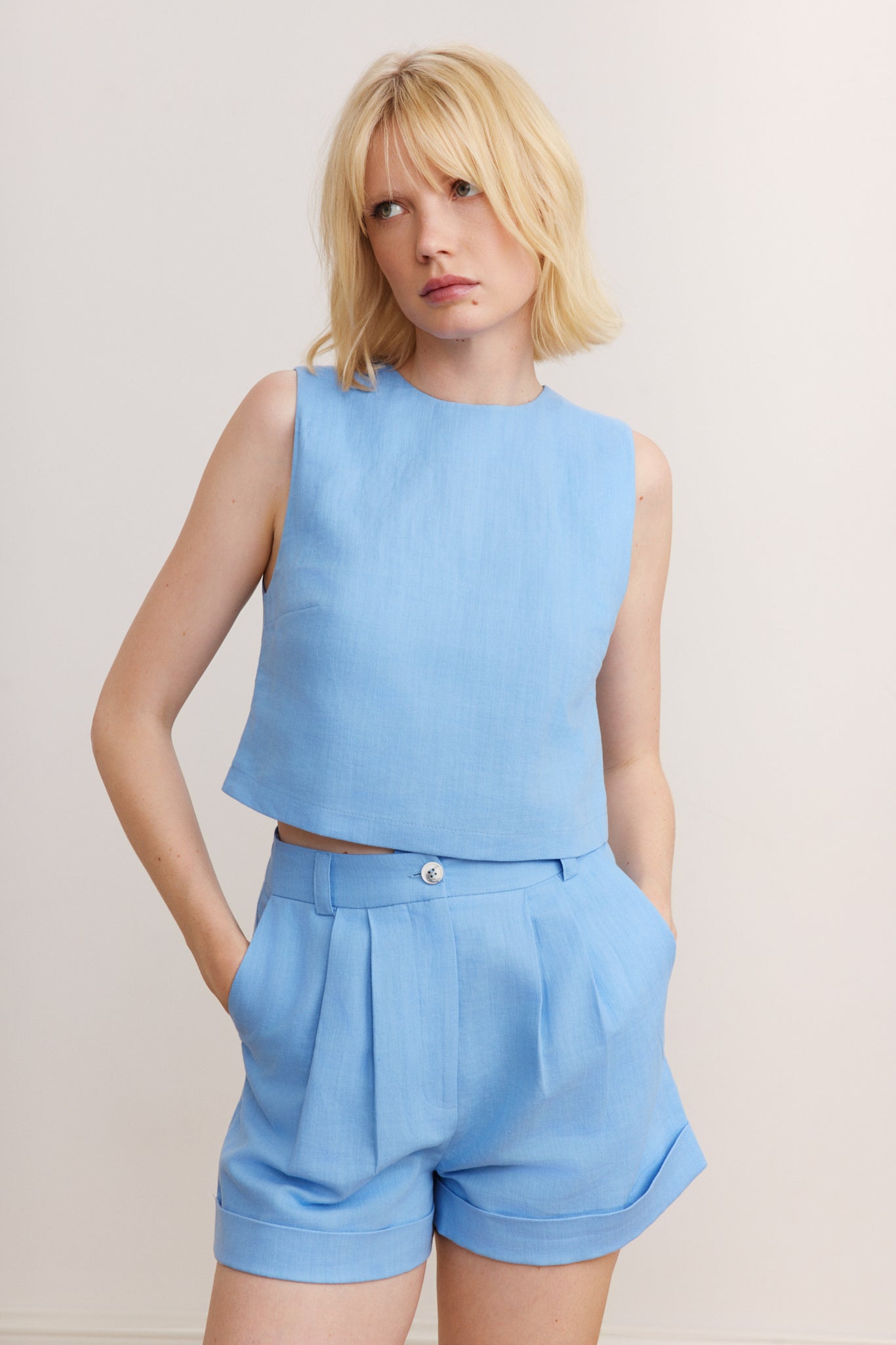 Clover Linen Tailored Short - Brilliant Blue