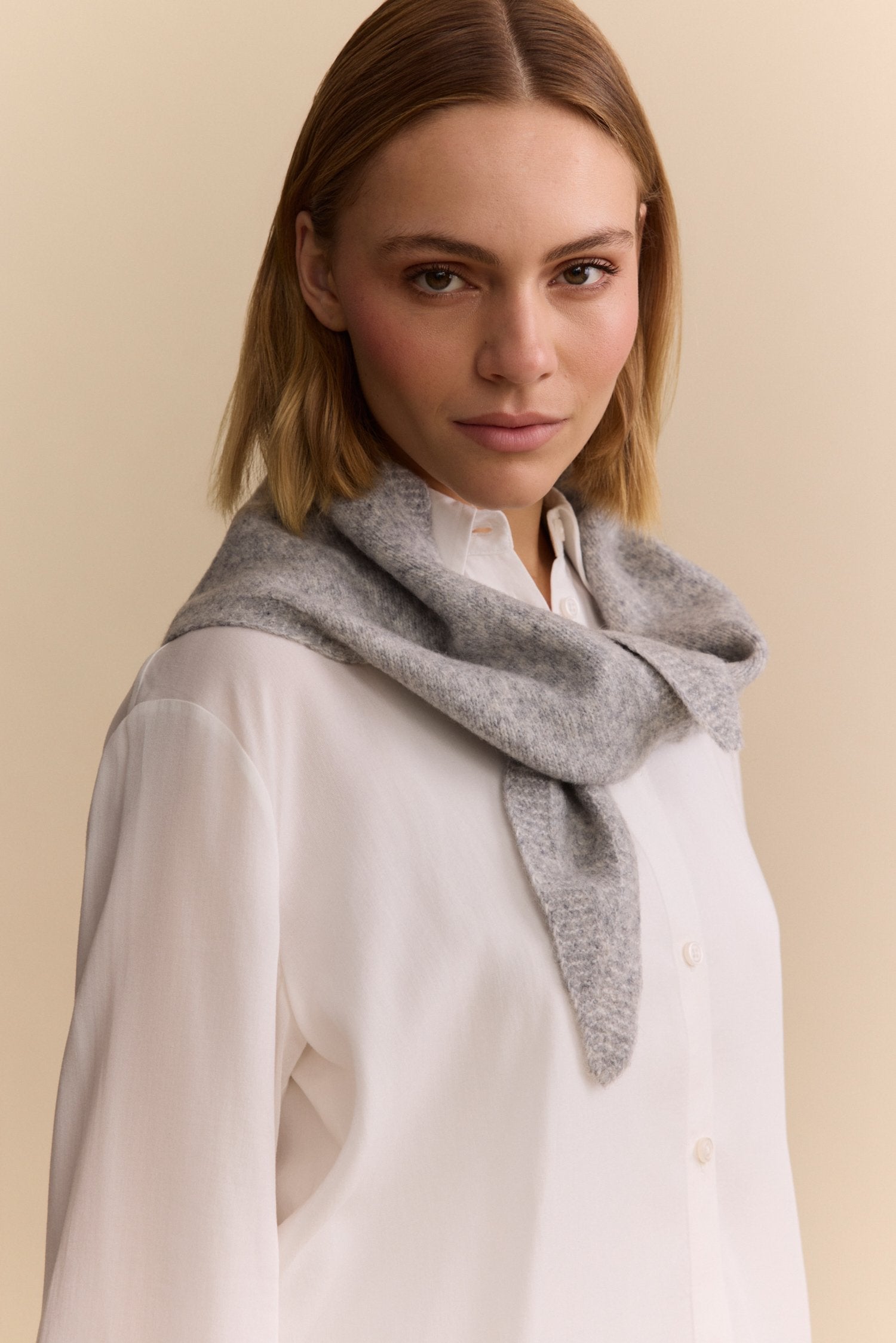 Manu Wool Triangle Scarf - Grey Melange