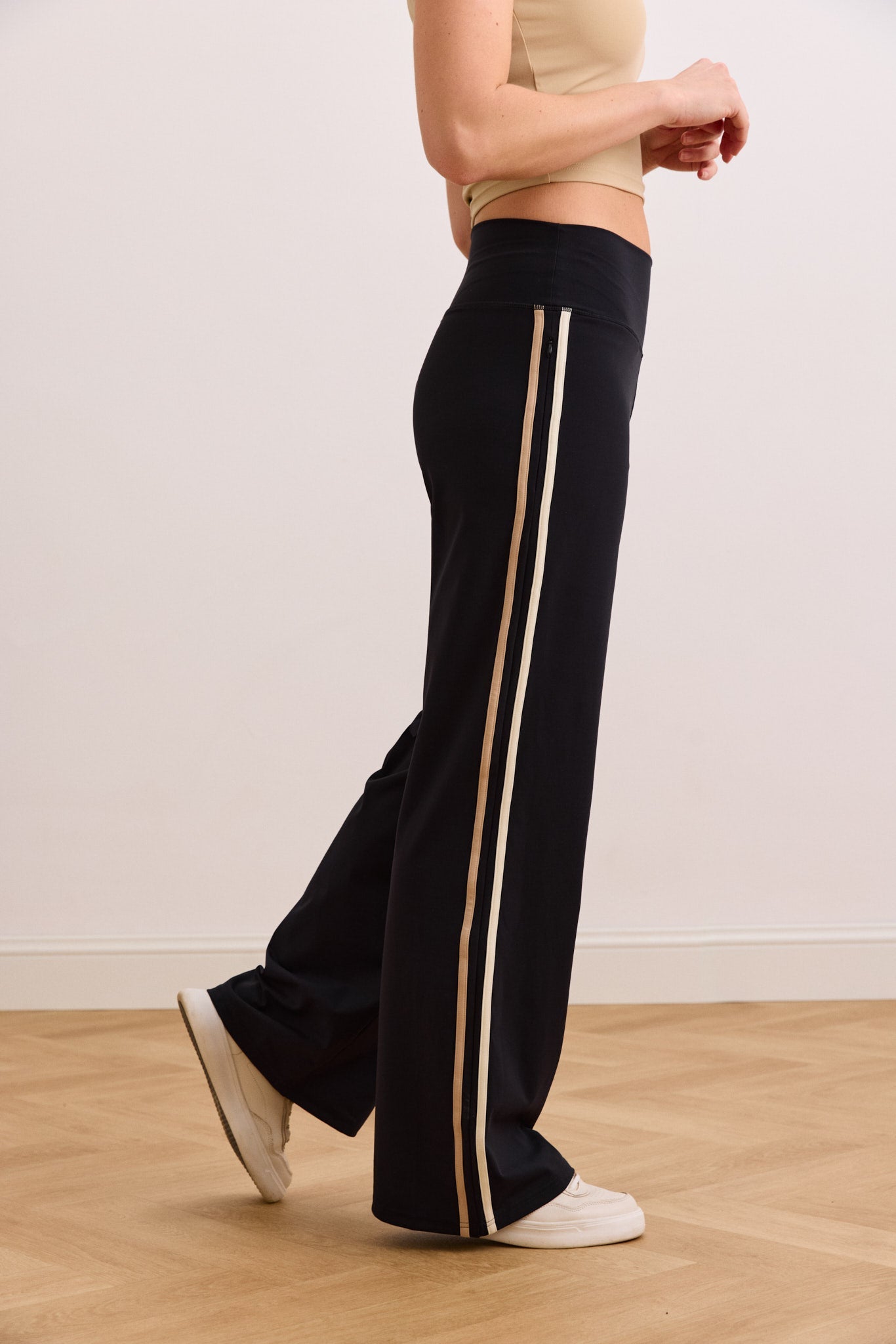 River Lift Track Pants - Black / Marshmellow